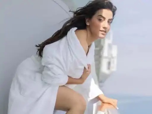 अब सियासत की गलियों में नाचती नजर आयेगी भोजपुरी एक्ट्रेस अक्षरा सिंह! पीके की पार्टी से चुनाव लड़ने की तैयारी