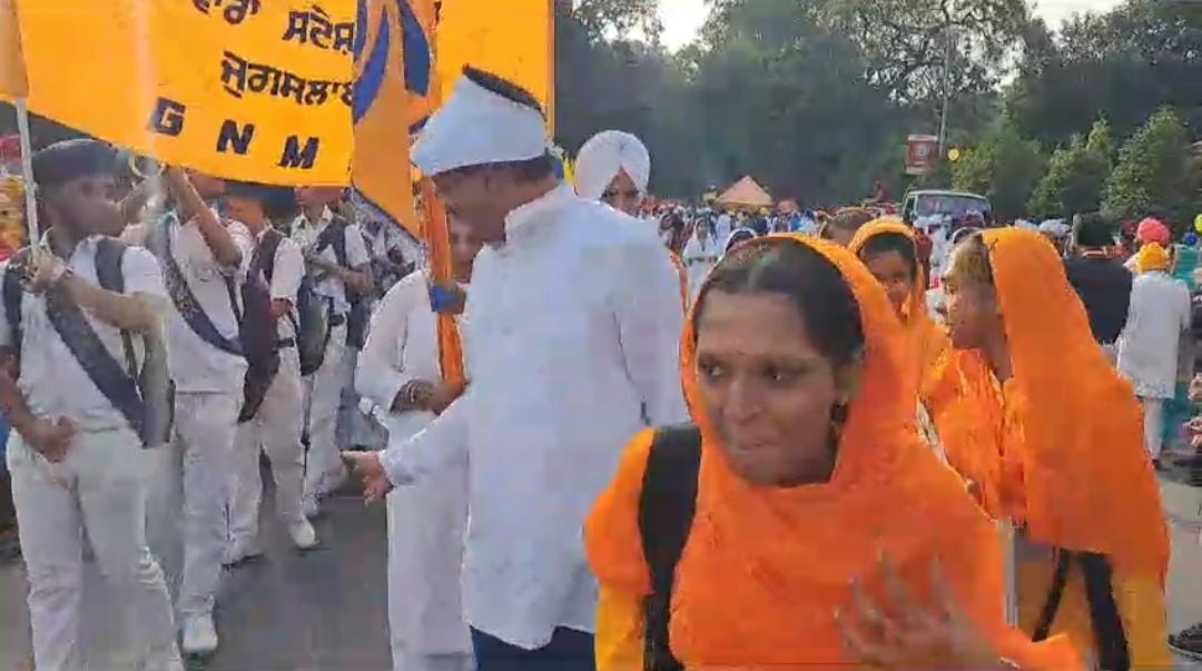 लौहनगरी में दिखी गुरुनानक जयंती की धूम! निकाली गई शोभायात्रा, 50 हजार से भी ज्यादा लोग हुए शामिल