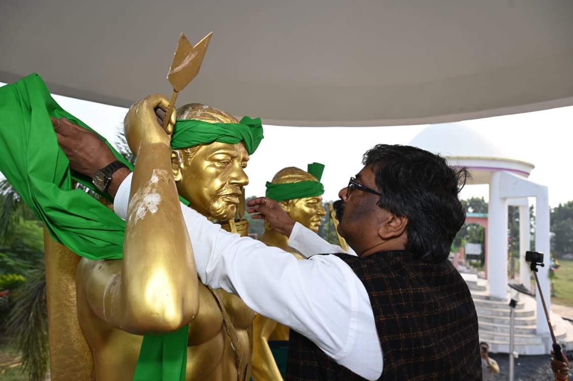 झारखंड में राजनीतिक सरगर्मी तेज! संथाल परगना में सियासत की पिच पर BJP और JMM कर रही है ताबड़तोड़ बैटिंग