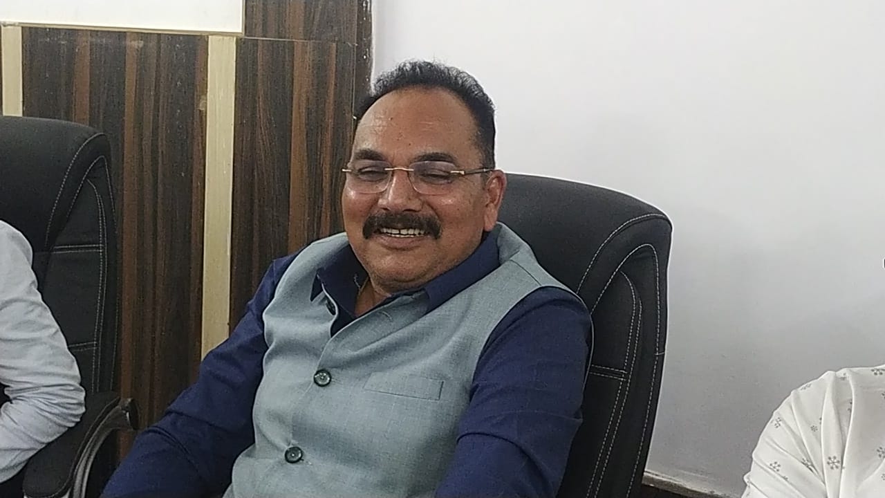 बाबूलाल को कुत्ता तो नहीं लेकिन गिरगिट ने जरूर छूआ है, तभी तो वे रंग बदलते रहते हैं- प्रदीप यादव