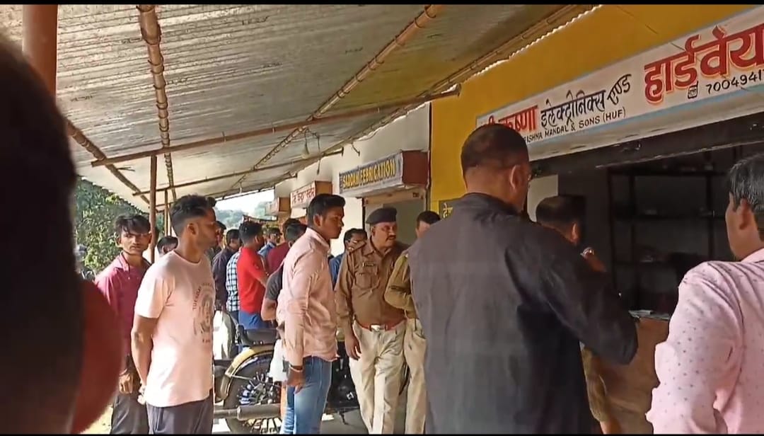 धनबाद में फिर बहा खून, दुकान में बैठे जमीन कारोबारी को मारी गई गोली 