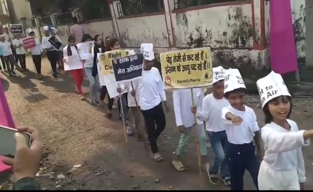 पढ़िए झरिया पर प्रदूषण का कहर- बच्चे, बुजुर्ग और नौजवान क्यों मांग रहे "क्लीन एयर"
