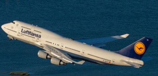 फ्लाइट में मियां-बीवी की लड़ाई के चलते उतारनी पड़ी प्लेन, जानिए क्या है मामला