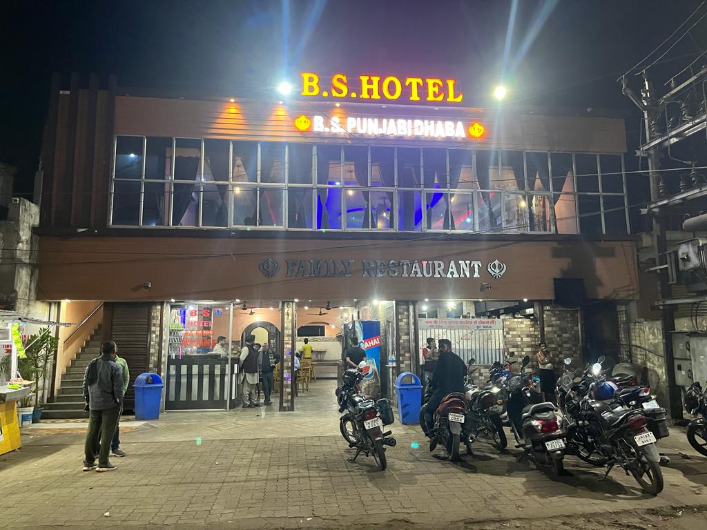 गोविंदपुर में खालसा से सटे बीएस होटल में मालिक से भी गैंग्स के लोगों ने मांगी रंगदारी,कमाने खाने वालों को भी धमकाने लगा है गैंग्स 