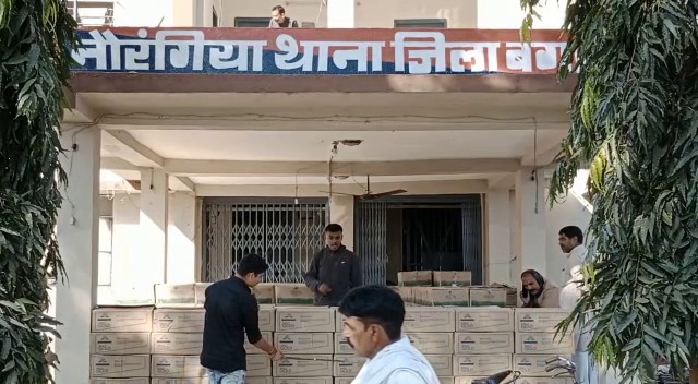 ट्रक पर लाद कर लाई जा रही थी विदेशी शराब, सैंकड़ो कार्टून सहित कई धराए