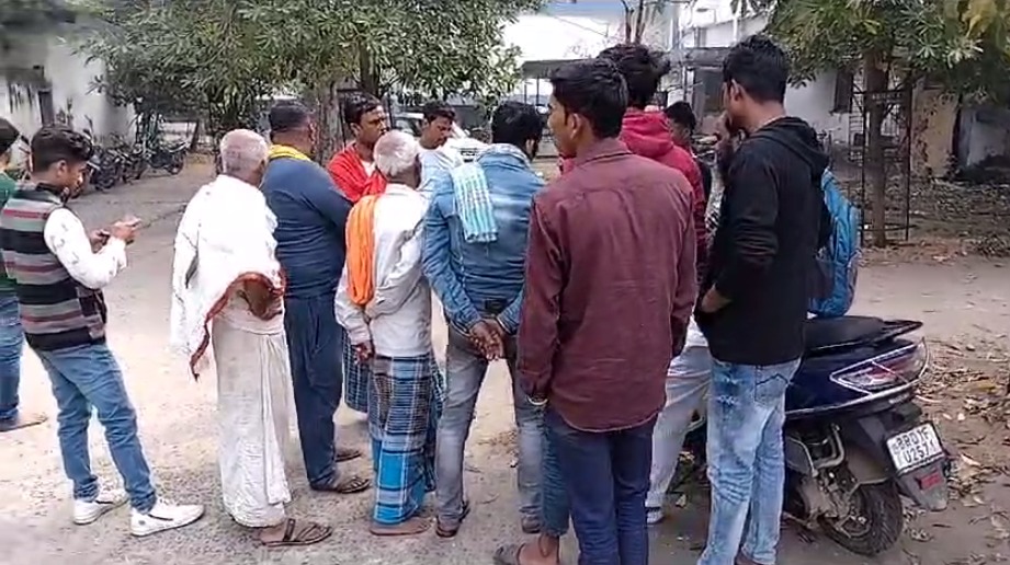 बिहार में अपराधियों ने दिन दहाड़े ऑटो चालक को मारी गोली, पुलिस ने घटनास्थल से सात खोखा किया बरामद