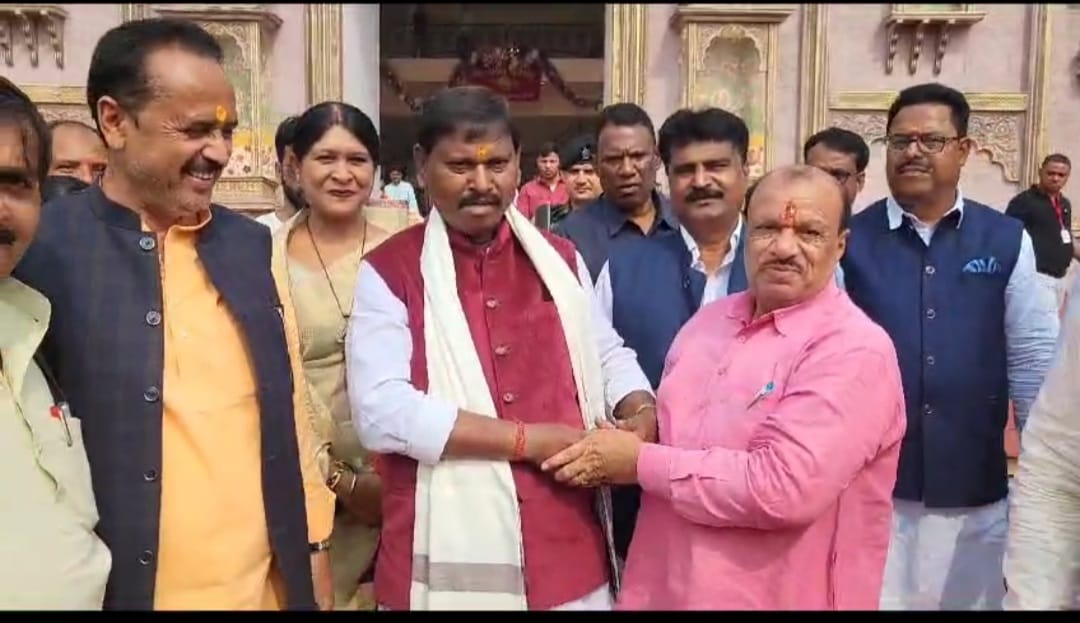 गिरिडीह : जैनियों के प्रसिद्ध संत चंद्र प्रभु के मंदिर का लोकार्पण करने पहुंचे केंद्रीय मंत्री अर्जुन मुंडा