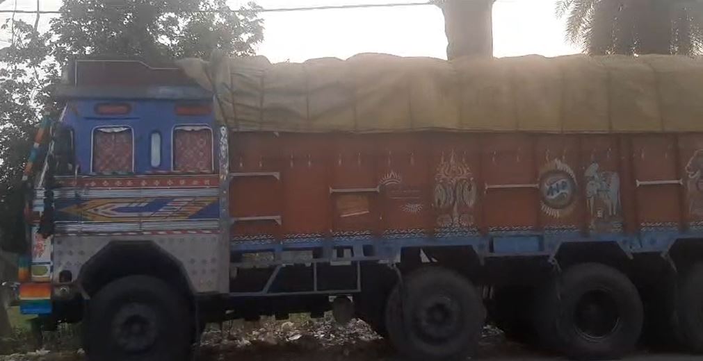 गिरिडीह : अवैध कोयला लदा दो ट्रक जब्त, चालक समेत खलासी गिरफ्तार