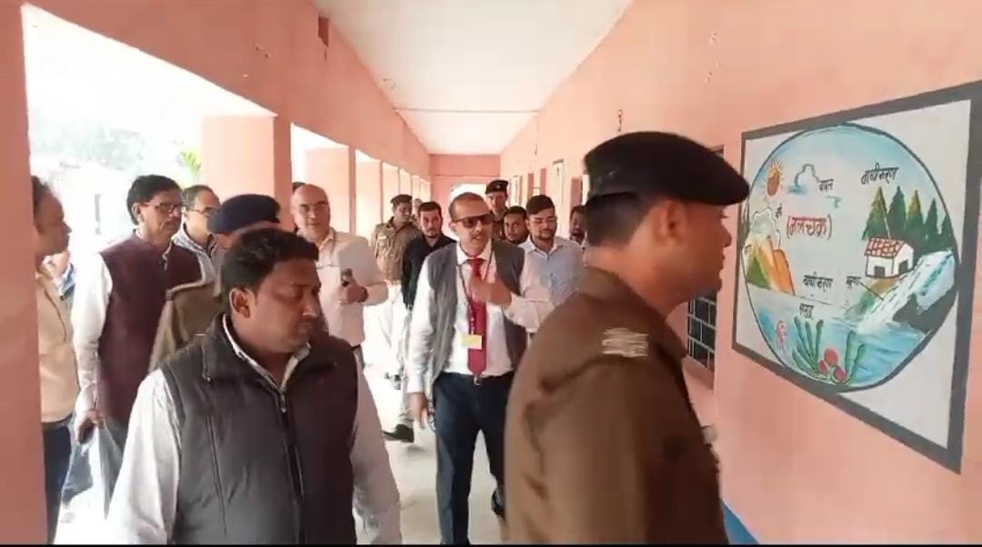 शिक्षा विभाग के अपर मुख्य सचिव केके पाठक पहुंचे बांका, इंटर स्तरीय विद्यालय धौनी पहुंचकर स्कूल का लिया जायजा   