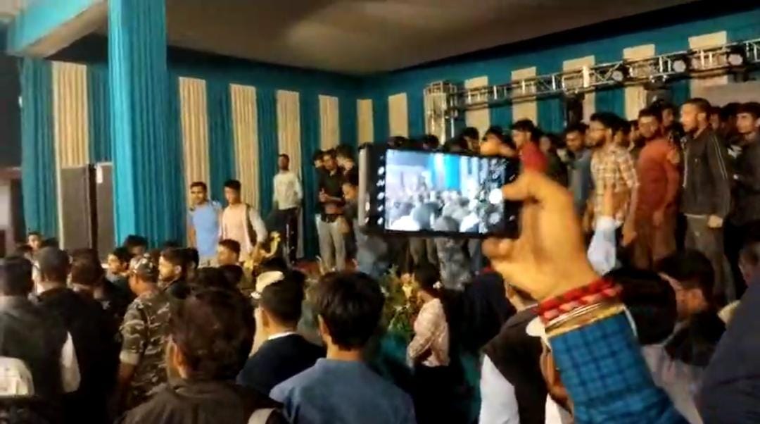 छात्र की मौत को लेकर अस्पताल में छात्रों का हड़ताल जारी, ओपीडी सेवा बंद होने से मरीजों को हो रही है परेशानी, पढ़ें क्या है छात्र की मौत की वजह