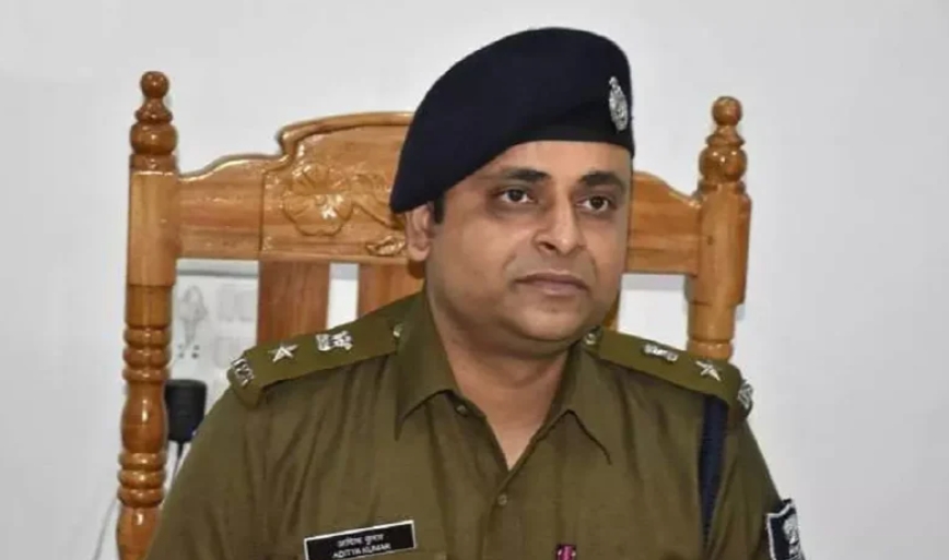 फरार IPS आदित्य कुमार ने सिविल कोर्ट में किया सरेंडर, कोर्ट ने भेजा जेल, जानिये क्या है पूरा मामला