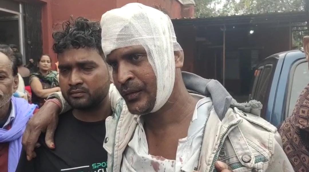 कोयला चोरी मे वर्चस्व कायम करने को लेकर भीड़े दो गुट, जमकर चला लाठी- डंडा और तलवार, चार लोग घायल