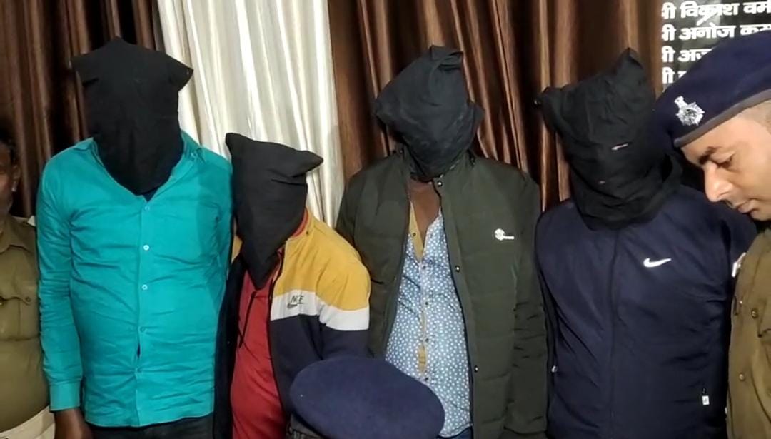 मुजफ्फरपुर:जाली नोट का धंधा करनेवाले अंतरजिला गिरोह का खुलासा, मामले में चार गिरफ्तार, पढ़ें आरोपियों का कैसे जुड़ा नेपाल कनेक्शन   