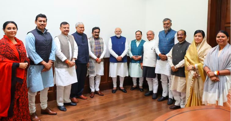 सियासत में अपने फैसले से हमेशा चौकाती रही है बीजेपी, क्या इसबार भी किसी नये चेहरे को बनायेगी मुख्यमंत्री ?