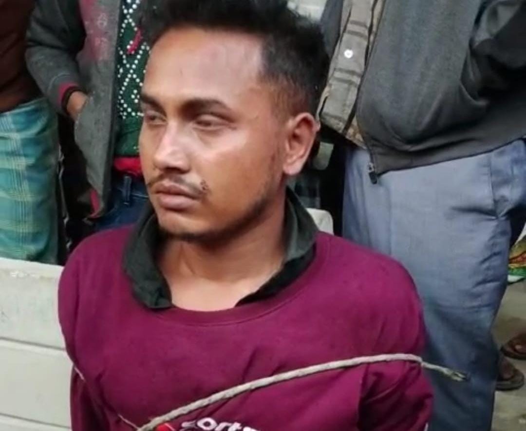 अब बिहार की जनता अपराधियों को सिखा रही सबक! लूट-छिनतई से आक्रोशित व्यवसायियों ने अपराधी को बंधक बना की पिटाई, पढ़ें पूरा मामला