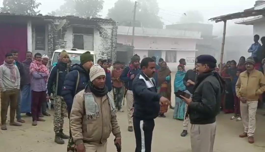 हत्या या आत्महत्या! प्रेमिका के घर में लटका मिला प्रेमी युगल का शव, युवक के परिजनों ने लगाया हत्या का आरोप