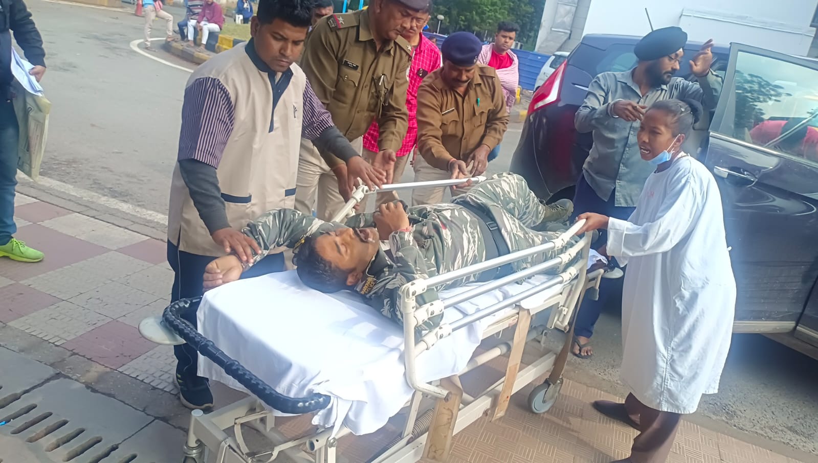 लौहनगरी में अपराधी बेखौफ! बदमाशों ने युवक और टाइगर मोबाइल के जवान पर की फायरिंग, युवक की मौत, जवान की हालत गंभीर   