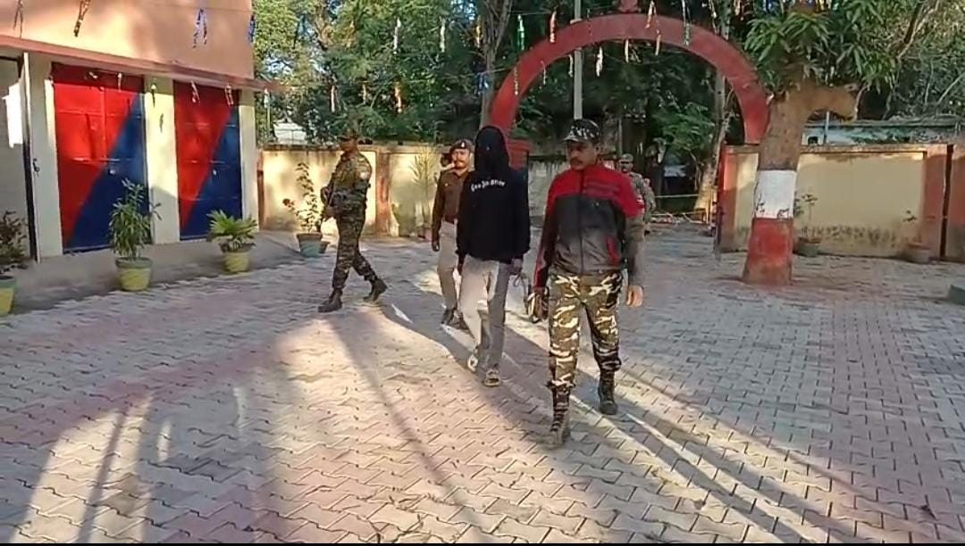 गुमला में चर्चित युवती हत्याकांड मामले में पुलिस ने आरोपी को किया गिरफ्तार, सर और हाथ काटकर कुएं में फेंका था शव