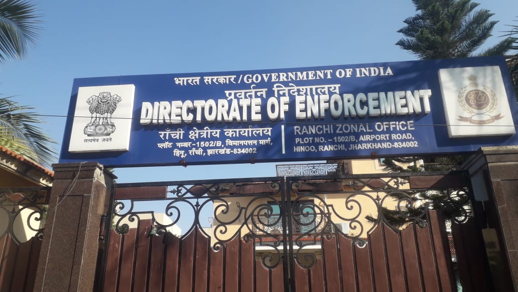 ED के छठे समन पर भी पेश नहीं हुए सीएम हेमंत, ईडी दफ्तर को देखते हुए निकले एयरपोर्ट, अब फिर समन भेजने की तैयारी में ईडी