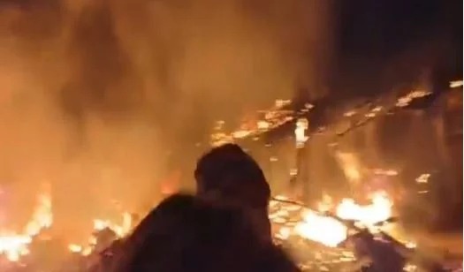 रांची के डेली मार्केट में लगी भीषण आग, फल और सब्जी की कई दुकानें जलकर राख