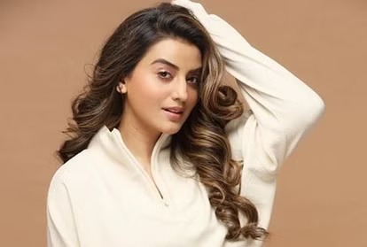 अक्षरा सिंह ने यूट्यूबरों के खिलाफ दर्ज कराई शिकायत, छवि धूमिल करने का लगाया आरोप 