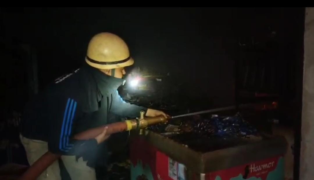 जमशेदपुर के दुकान में लगी भीषण आग, 50 लाख का सामान जलकर राख