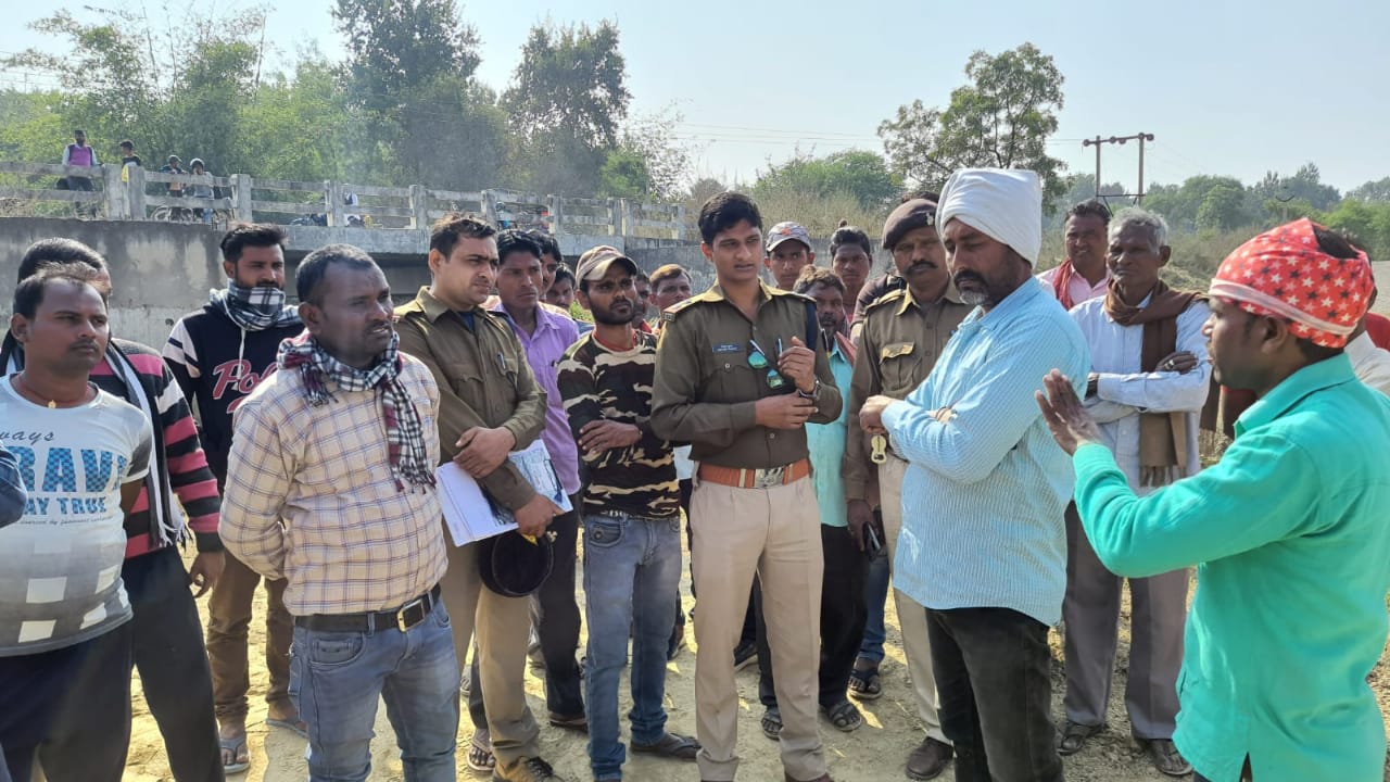 सामने देखी ट्रेन तो कूद गया पूल से ! गार्ड की मौत से इलाके में सनसनी