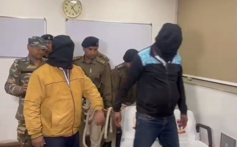 हथियार के साथ दो युवक गिरफ्तार,  हत्या करने की नियत से चलाई गई गोली 