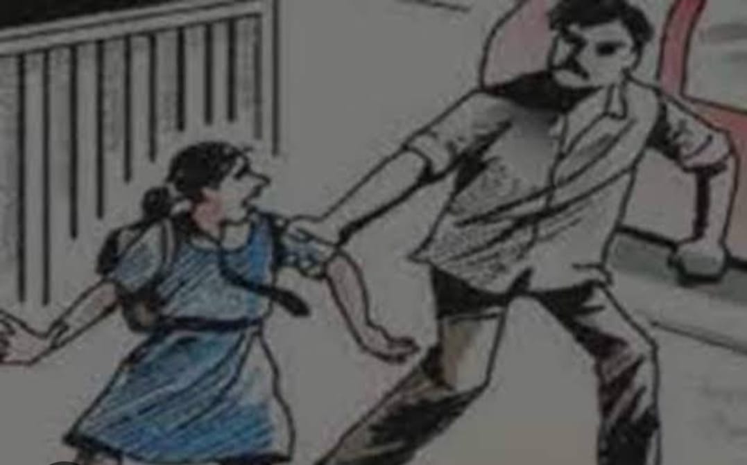 धनबाद में सड़क से लेकर सार्वजनिक स्थानों तक शोहदों का आतंक,कॉलेज में हथियार लहराए तो मॉल में की छेड़खानी 