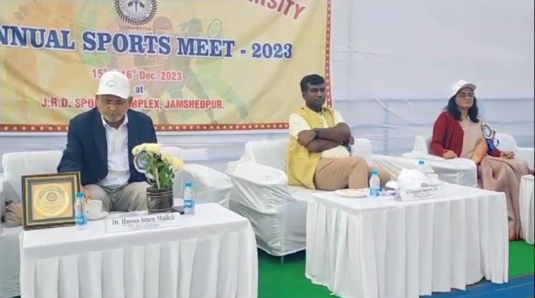 जमशेदपुर महिला विश्वविद्यालय की ओर से खेलकूद प्रतियोगिता का आयोजन, मुख्य अतिथि डीसी मंजूनाथ भजंत्री ने बढ़ाया छात्राओं का हौसला      
