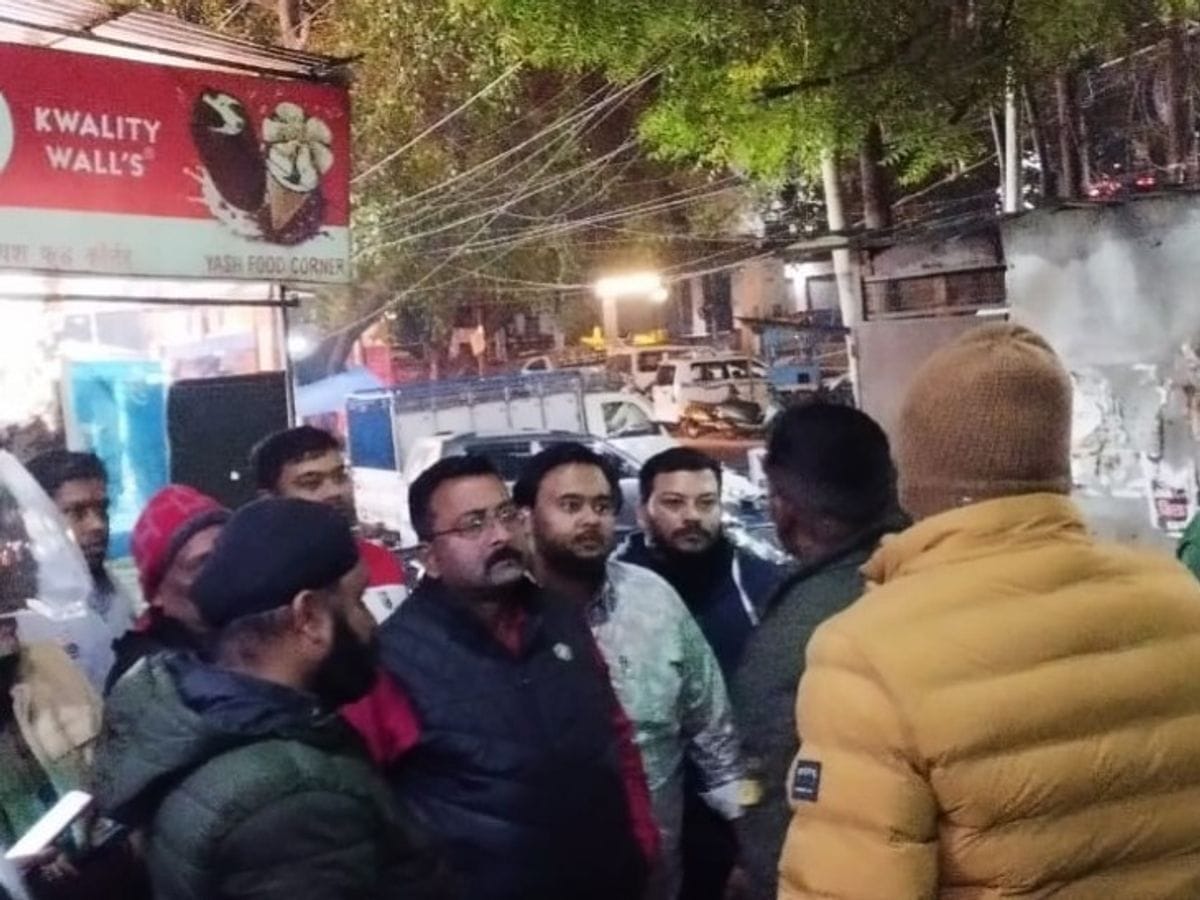 DHANBAD!!लोग देखते रह गए और अपराधी ढाई लाख लूट चलते बने ,पढ़िए उनका तरीका 