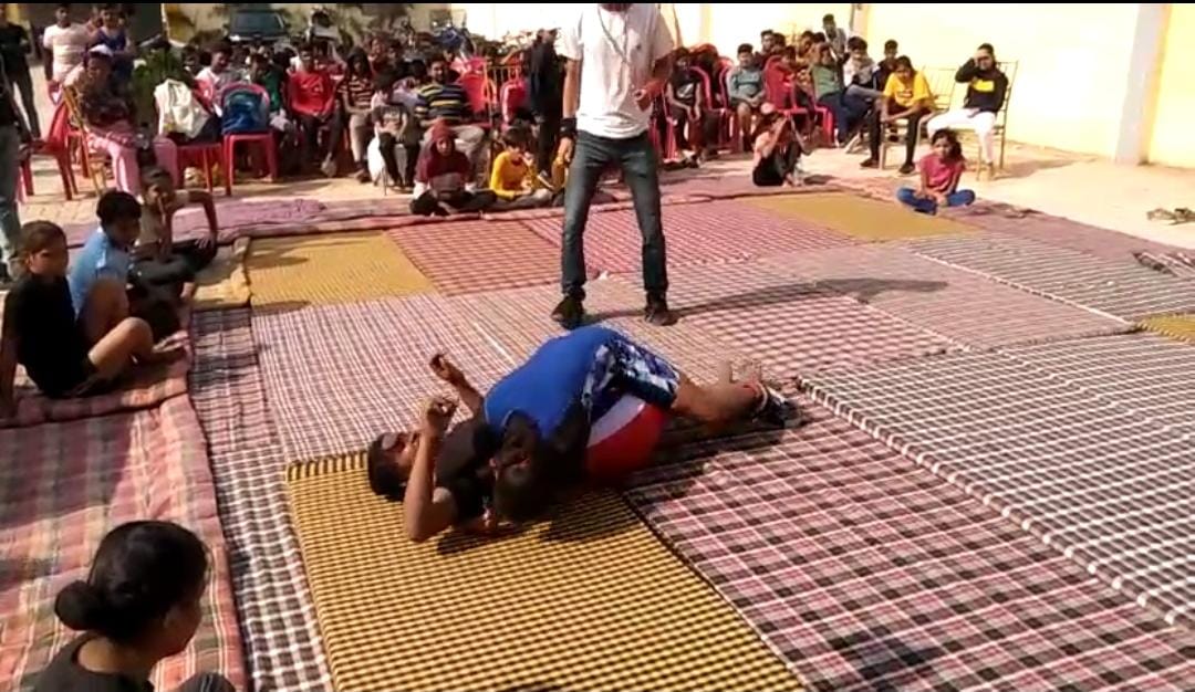 अब कुश्ती में भी नंबर वन बनेगा देवघर ! जिला स्तरीय कुश्ती प्रतियोगिता का आयोजन, चयनित खिलाड़ी राज्य स्तरीय प्रतियोगिता में लेंगे हिस्सा
