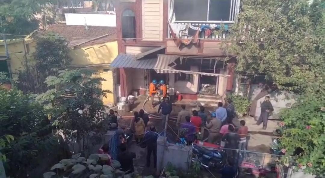 जमशेदपुर: घर में लगी भीषण आग, लाखों का सामान जलकर राख, पढ़ें अगलगी की वजह