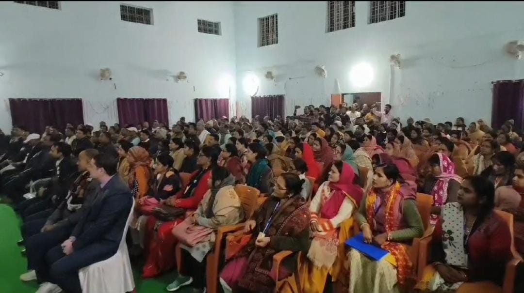 गोपालगंज पहुंचे शिक्षा विभाग के अपर मुख्य सचिव के.के पाठक, शिक्षकों से संवाद कर डायट कैम्पस का किया निरीक्षण