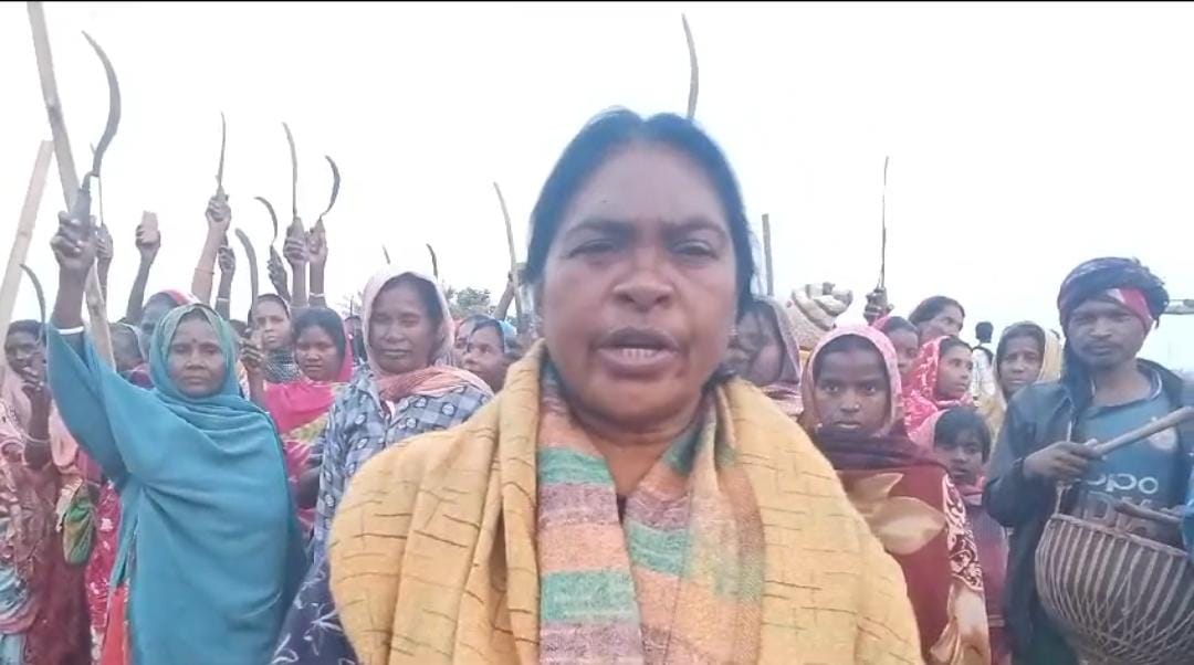 दुमका में कोल ब्लॉक चालू करना एजेंसी के लिए बनी मुसीबत! कोल ब्लॉक और डंपिंग यार्ड के खिलाफ फिर एकजुट हुए ग्रामीण,पढ़ें क्या है इनकी मांग