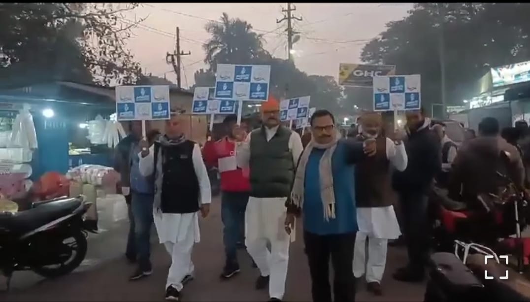 अशोक सिंह की अगुवाई में कांग्रेसी पहुंचे सिंदरी, "डोनेट फॉर देश" के लिए मांगा सहयोग 