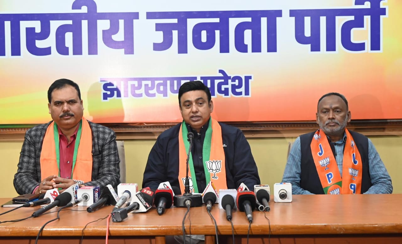 मुख्यमंत्री हेमंत सोरेन करप्शन सेल के मुखिया हैं, भगोड़ा बहुत दिन तक नहीं बच सकता, जानिए क्यों हेमंत सोरेन पर भाजपा ने लगाया गंभीर आरोप