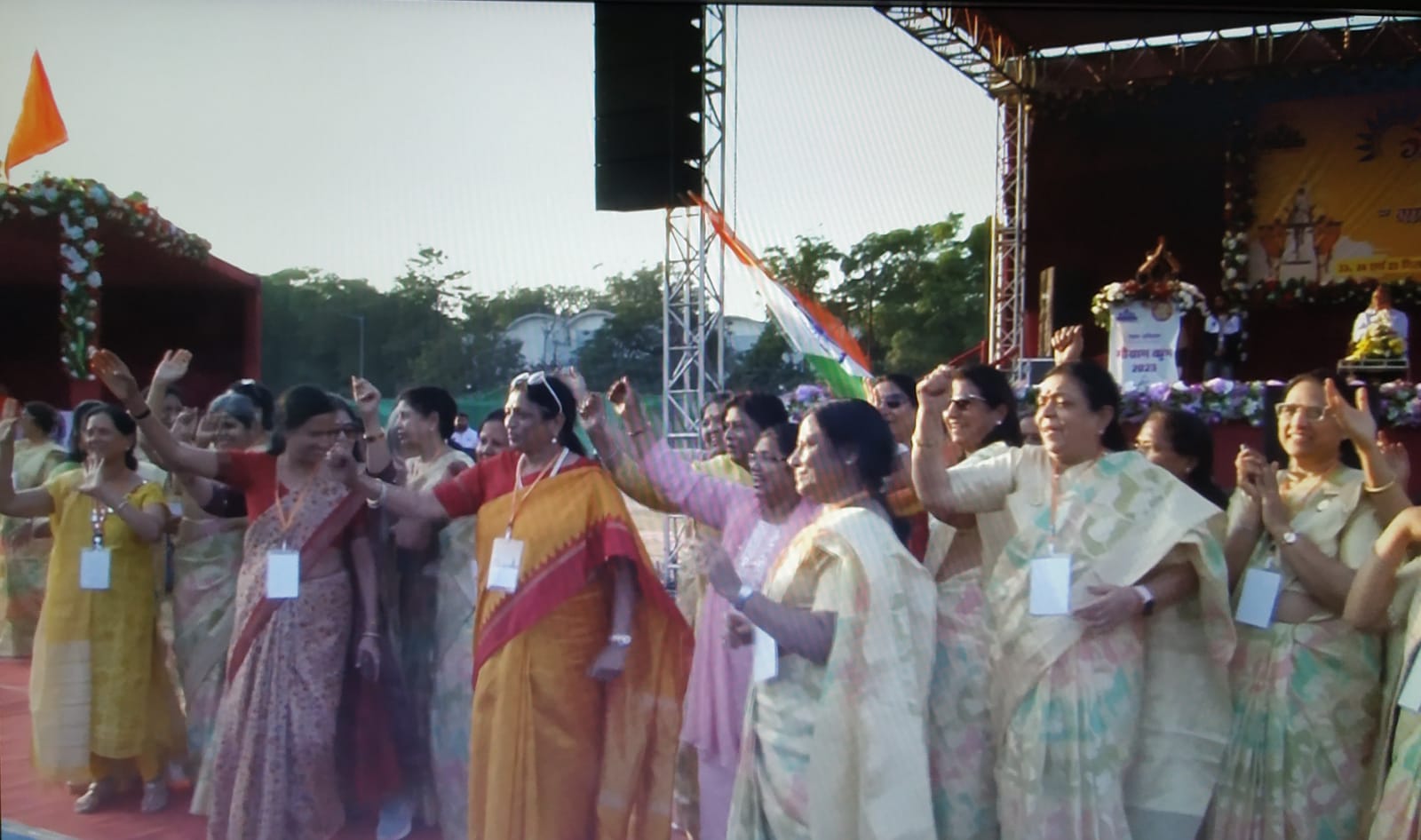 एकल  गौ  ग्राम योजना का पहला अखिल भारतीय कुंभ धनबाद में से धन्य -धन्य हुई "माटी" 