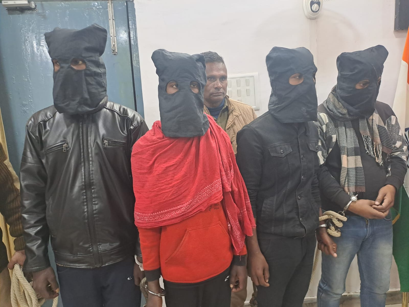 पटना: शादी के जश्न में पिस्टल लहराना इन 4 युवकों को पड़ा मंहगा! वीडियो वायरल होते ही पुलिस ने किया गिरफ्तार