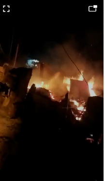 गोदाम में देर रात आसमान चुमती दिखी आग की लपटे, लाखों का सामान खाक