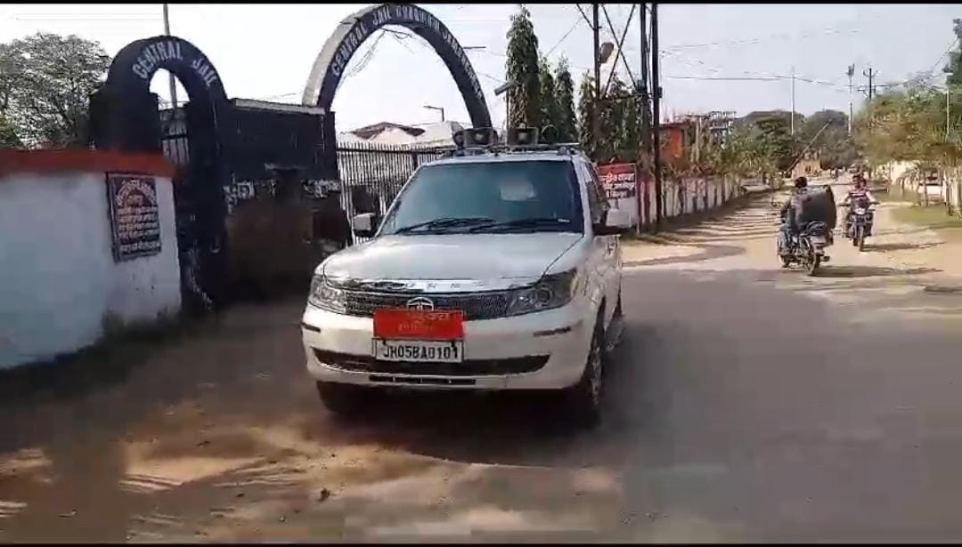 जमशेदपुर: घाघीडीह सेंट्रल जेल में छापेमारी, 12 वार्डों की बारीकी से ली गई तलाशी