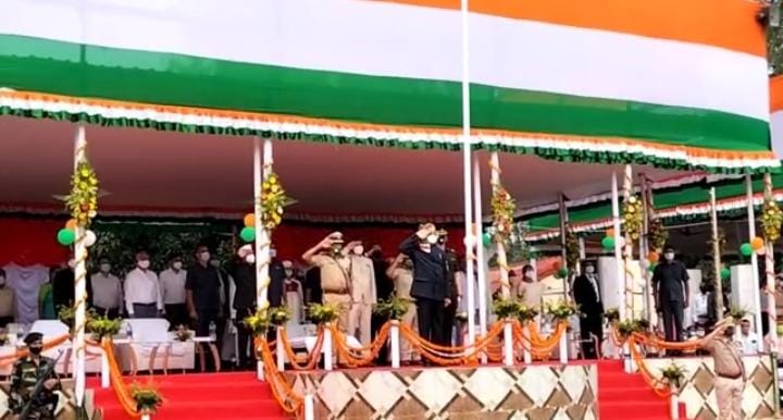 उपराजधानी में राज्यपाल ने राष्ट्रीय ध्वज फहराया,अमर शहीदों को दी श्रद्धाजंलि