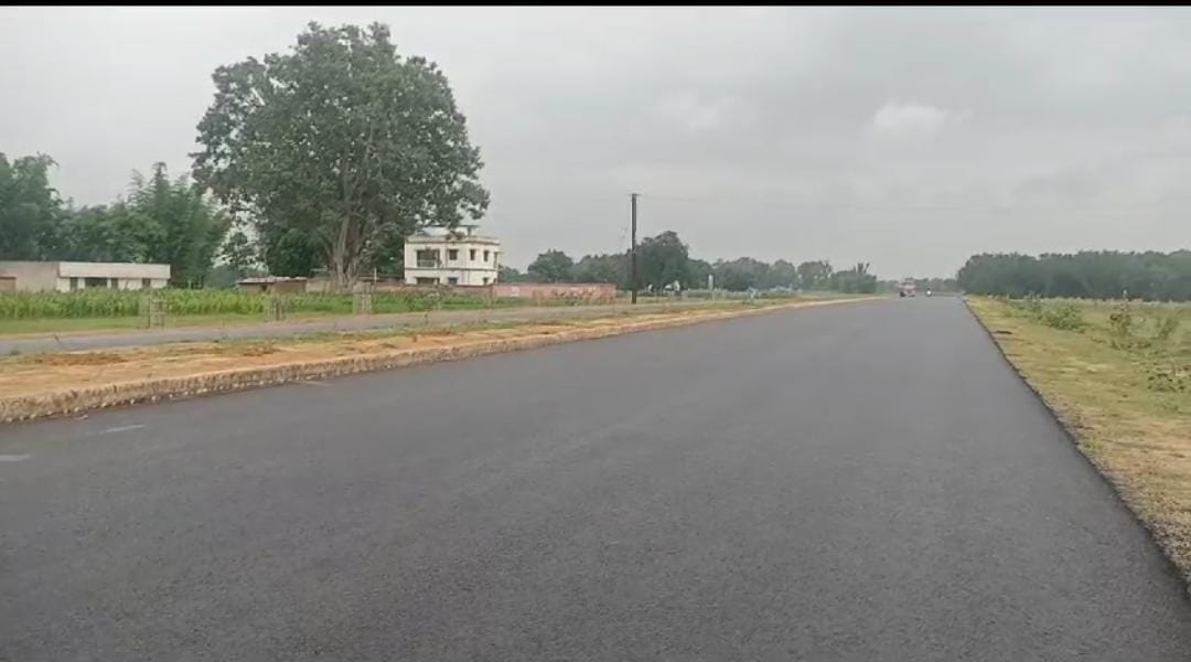 गुमला सांसद और विधायक की पहल पर लोगों को मिली सड़कों की सौगात! निर्माण कार्य शुरु होने से लोगों में उत्साह