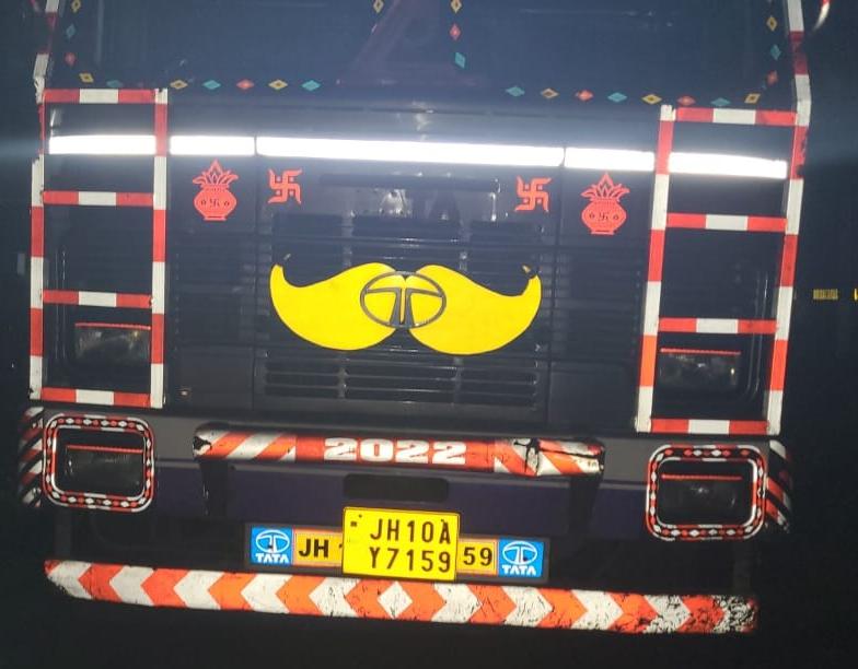 DHANBAD: कोयला तस्करों को घुटने पर लाने के लिए ताबड़तोड़ छापेमारी, तीन दिनों में 70 से अधिक ट्रक जब्त 