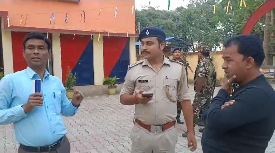 गुमला पुलिस की सक्रियता से अपराधियों में बढ़ा खौफ! लगातार आपराधिक मामलों में आ रही है कमी, पढ़ें एसपी ने क्या कहा