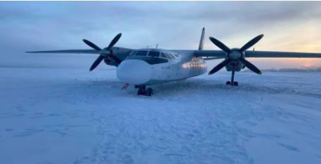 कड़ाके की सर्दी में नदी जमकर हो गयी थी बर्फ, वहीं पर उतर गया यात्री विमान, जाने मुसाफिरों का आखिर क्या हुआ