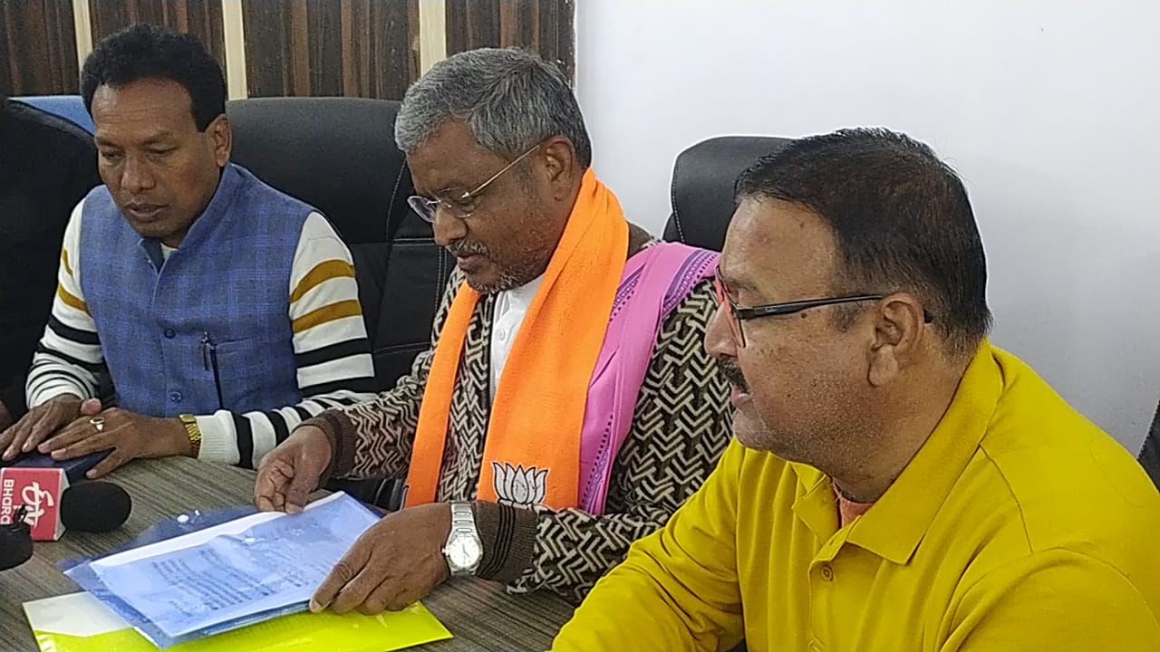 दुमका पहुंचे बाबूलाल मरांडी ने सीएम हेमंत पर जमकर साधा निशाना, कहा सीएम को पता है कि उन्होंने गड़बड़ी की है, इसलिए ईडी से दूर भाग रहे हैं   