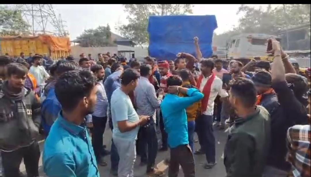 झारखंड में हिट एंड रन कानून का विरोध पकड़ रहा है जोर, चालकों ने लौहनगरी में टायर जलाकर सड़क किया जाम, पढ़ें क्या है मांग   