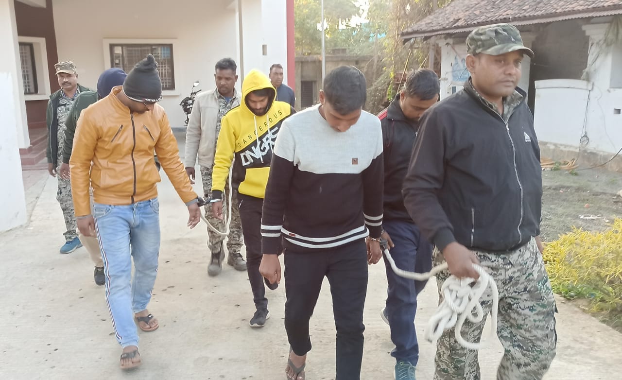 दुमका के बांधपाडा लॉज से युवती का शव बरामदगी मामला: हत्या में शामिल चार युवकों को भेजा जेल