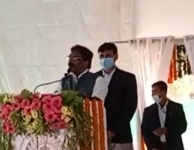 मुख्यमंत्री पहुंचे पलामू, लाभुकों के बीच परिसंपत्तियों का किया वितरण